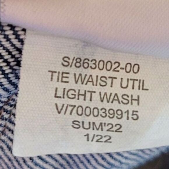 Banana Republic Women's Light Wash Blue Utility Pocket Shorts Size 4/27 - Picture 6 of 6